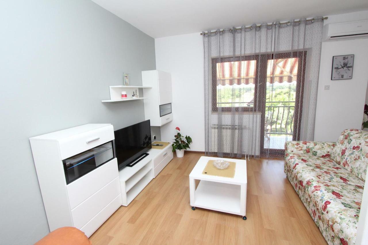 Apartments Filip ロヴィニ エクステリア 写真